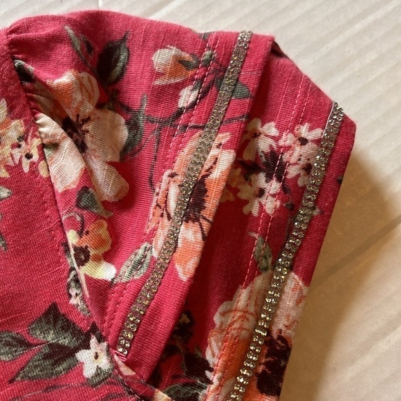 NWT-absolutely famous-S-pink floral-V-neck, lightweight, short sleeve top/blouse - Picture 7 of 11